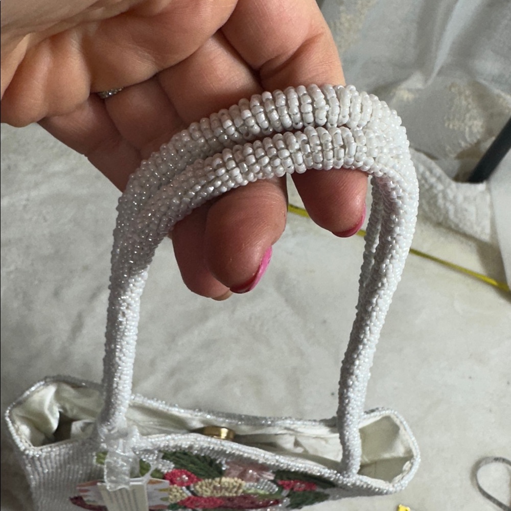 Made in India strawberry white beaded shoulder bag - Picture 4 of 6